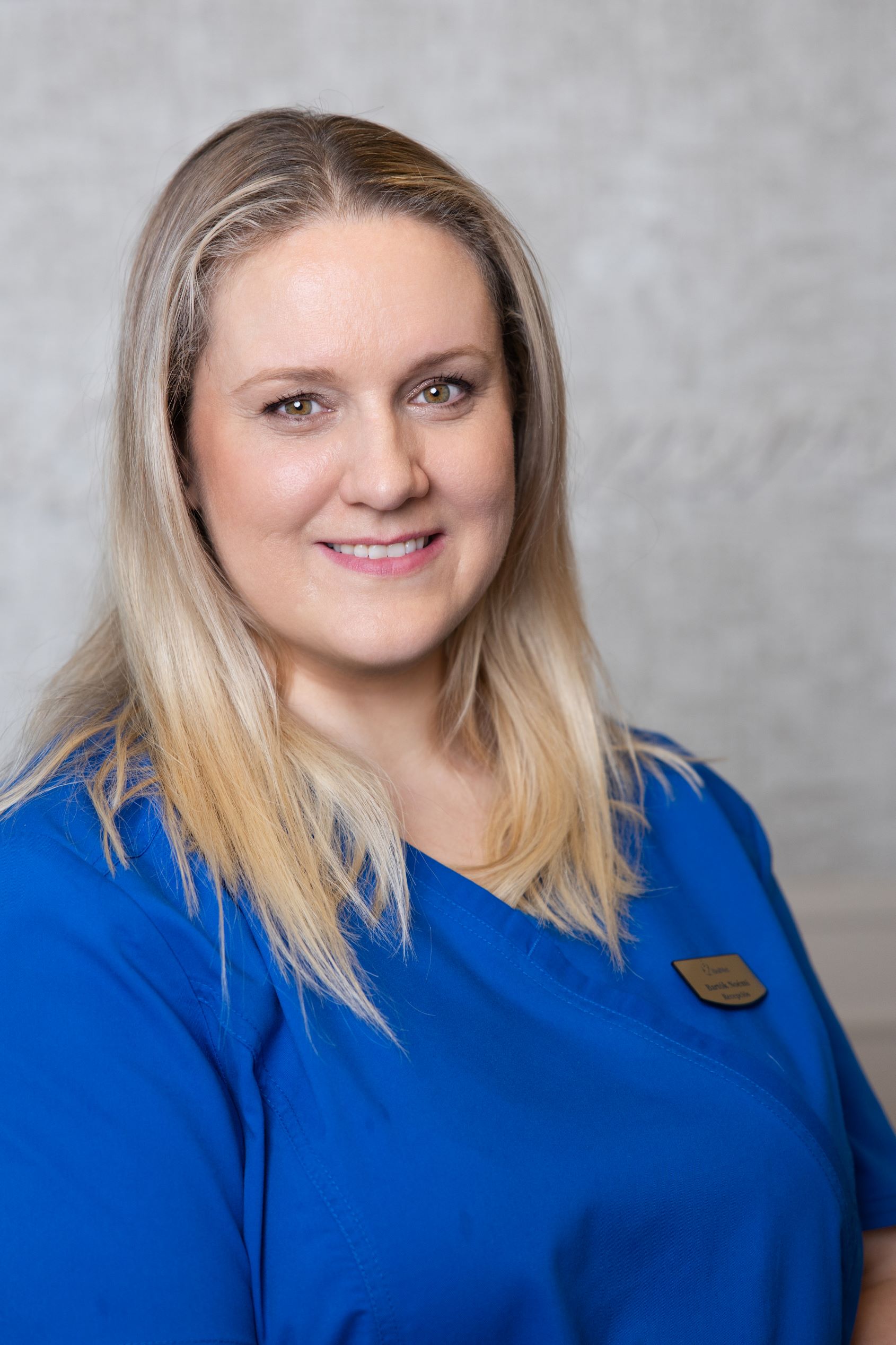 Az IdealMed Orvos-Esztétikai Centrum recepciósa