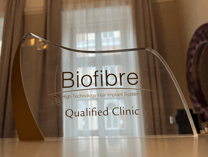 Hajbeültetés -Biofibre Qualified Clinic