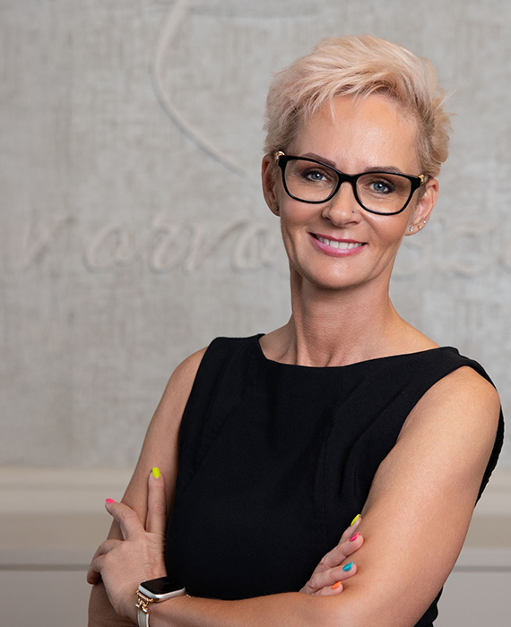 Dr. Békés Annamária